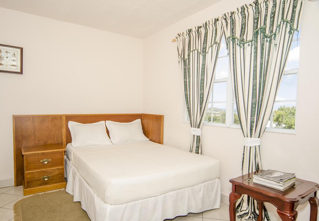 Caribbean Inn And Suites St. John's Стая снимка