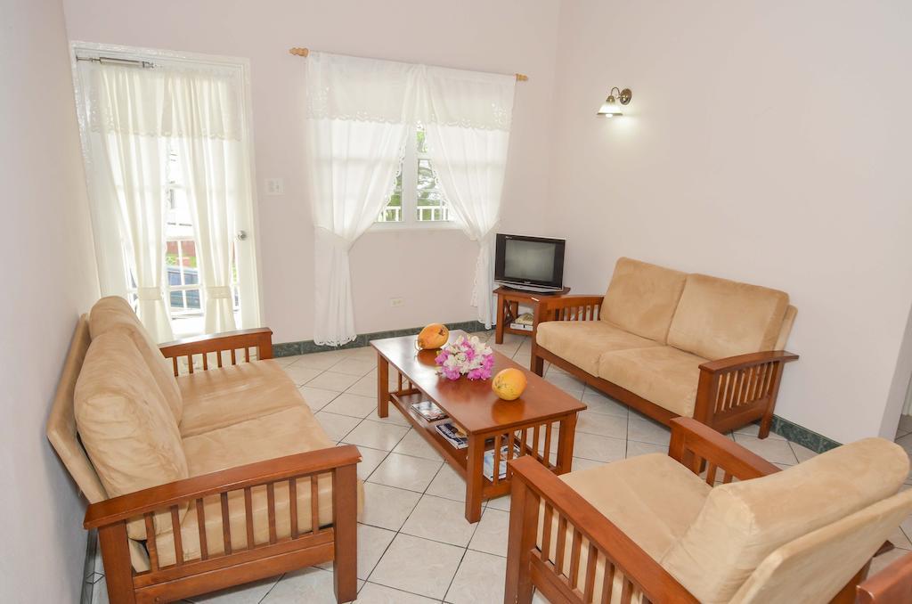 Caribbean Inn And Suites St. John's Стая снимка